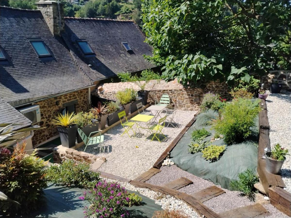 Chambre D'Hote Familiale De La Maison Bleue Lanvallay Esterno foto